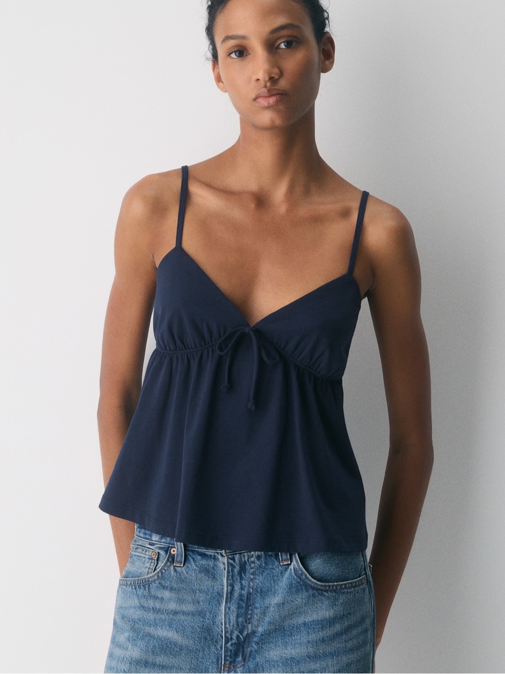 Aritzia Navy V-Neck Cami. Size: XS